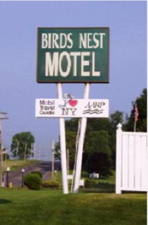 סקניאטלס Birds Nest Motel מראה חיצוני תמונה